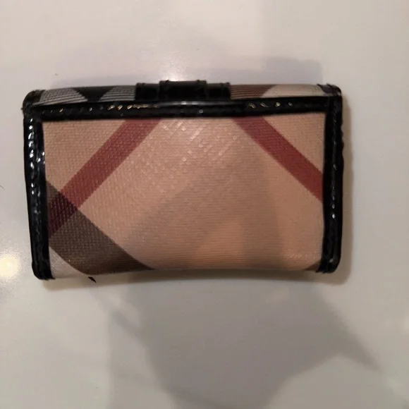 Authentic Burberry 4 ring keychain/cardholder - Picture 10 of 16